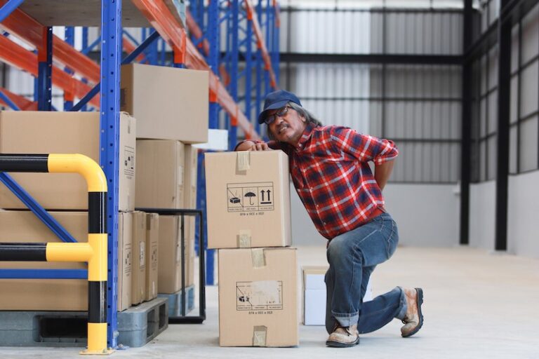 How to Manage Manual Handling Risks in the Workplace | echo3